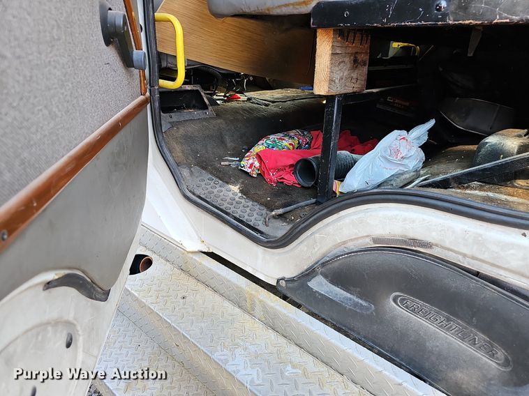 image for item EJ6034 2001 Freightliner  FL60 truck cab and chassis