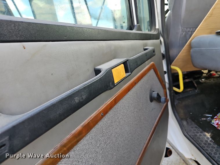 image for item EJ6034 2001 Freightliner  FL60 truck cab and chassis