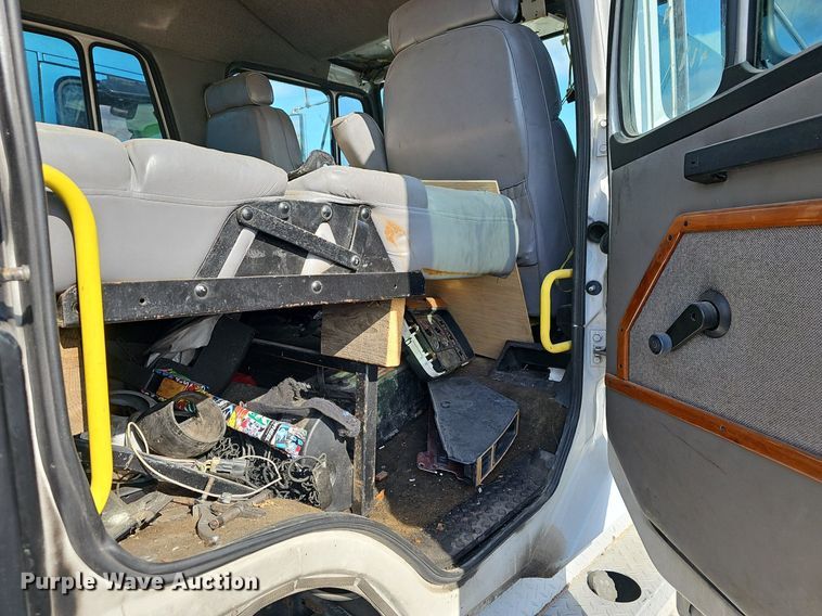 image for item EJ6034 2001 Freightliner  FL60 truck cab and chassis