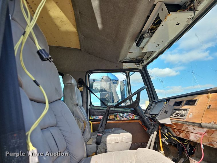 image for item EJ6034 2001 Freightliner  FL60 truck cab and chassis