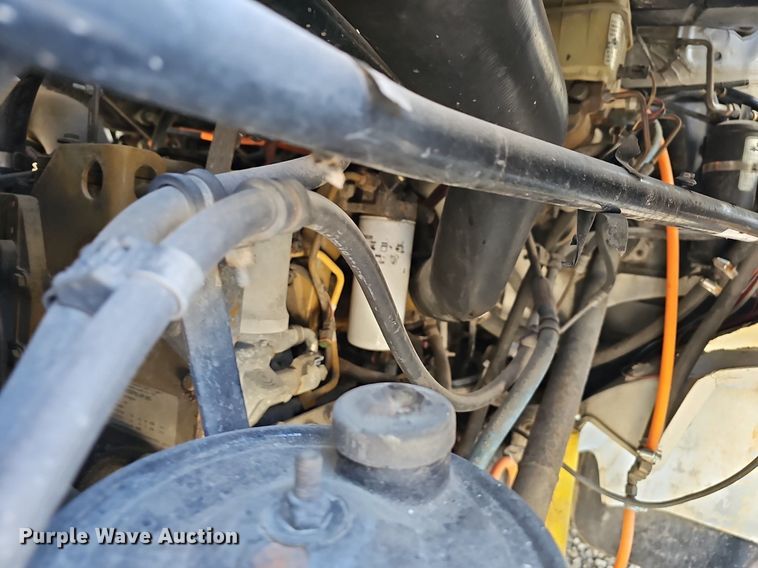 image for item EJ6034 2001 Freightliner  FL60 truck cab and chassis