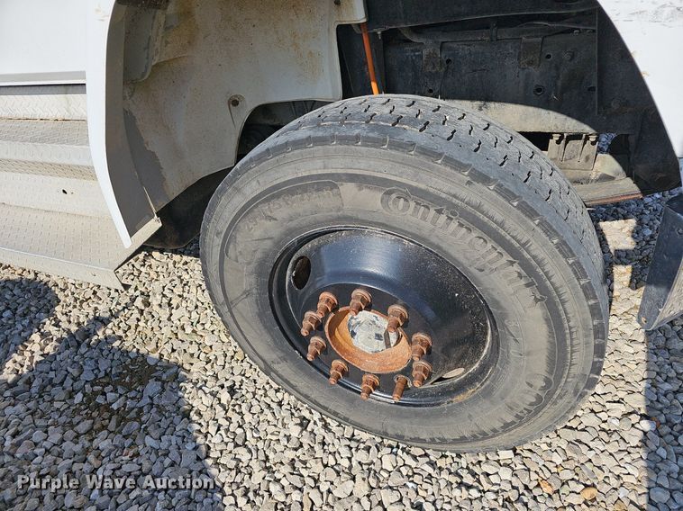 image for item EJ6034 2001 Freightliner  FL60 truck cab and chassis