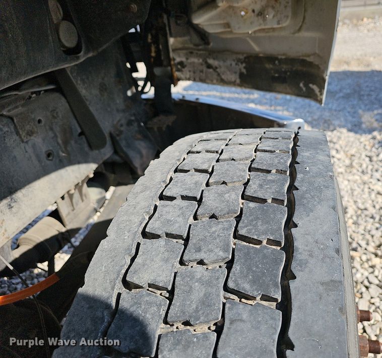 image for item EJ6034 2001 Freightliner  FL60 truck cab and chassis