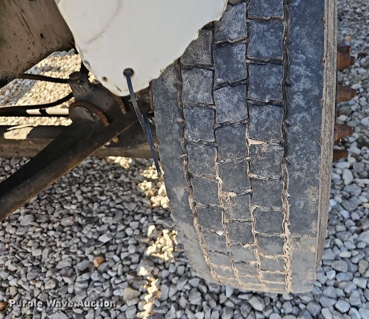 image for item EJ6034 2001 Freightliner  FL60 truck cab and chassis