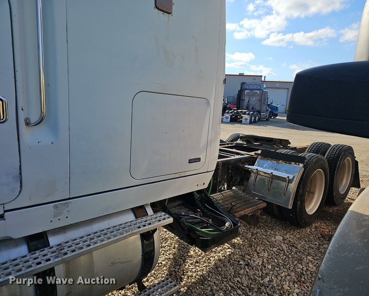 image for item EJ6036 1994 White GMC Integral Sleeper  semi truck