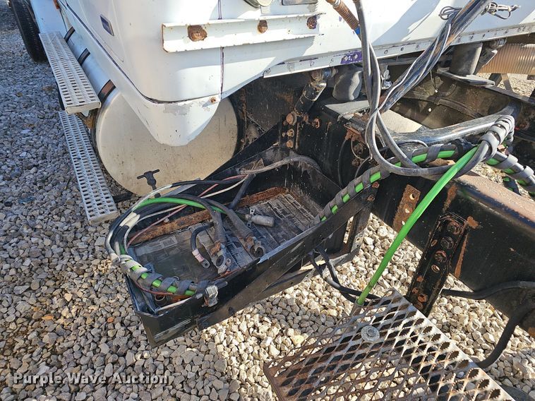 image for item EJ6036 1994 White GMC Integral Sleeper  semi truck