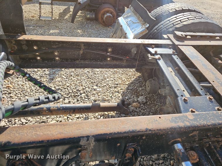 image for item EJ6036 1994 White GMC Integral Sleeper  semi truck