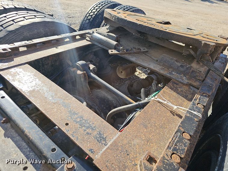 image for item EJ6036 1994 White GMC Integral Sleeper  semi truck