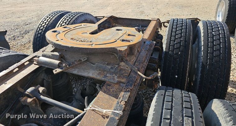 image for item EJ6036 1994 White GMC Integral Sleeper  semi truck