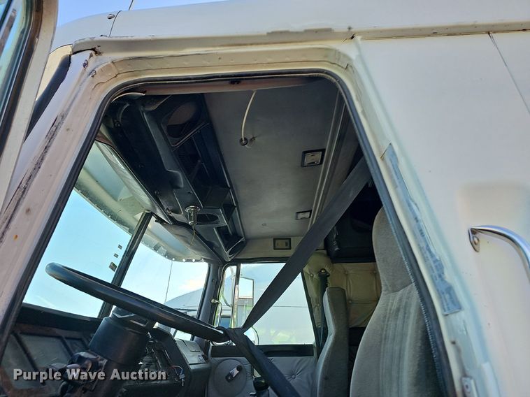 image for item EJ6036 1994 White GMC Integral Sleeper  semi truck