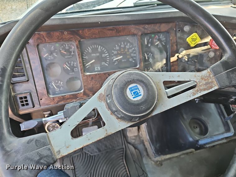 image for item EJ6036 1994 White GMC Integral Sleeper  semi truck