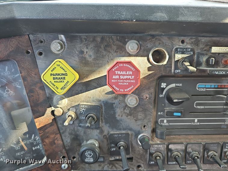 image for item EJ6036 1994 White GMC Integral Sleeper  semi truck