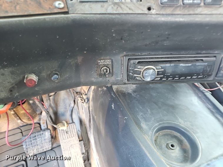 image for item EJ6036 1994 White GMC Integral Sleeper  semi truck