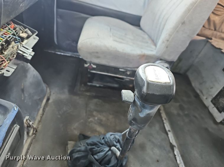 image for item EJ6036 1994 White GMC Integral Sleeper  semi truck