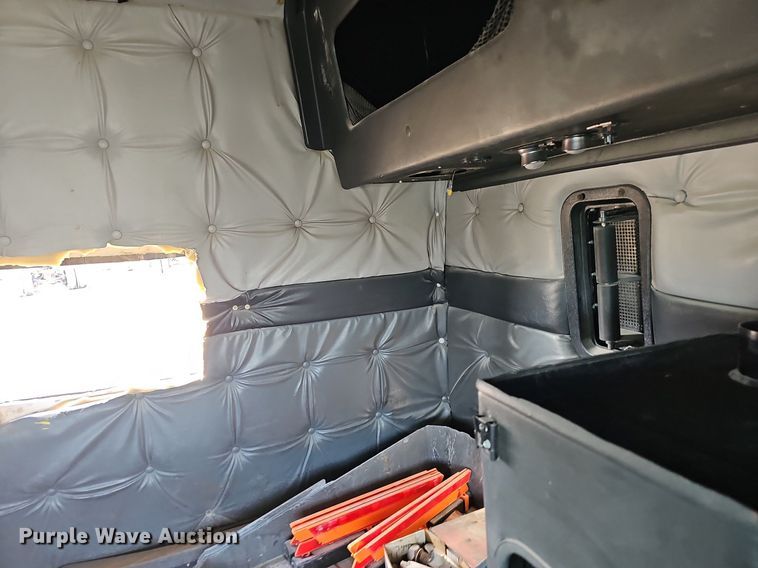 image for item EJ6036 1994 White GMC Integral Sleeper  semi truck