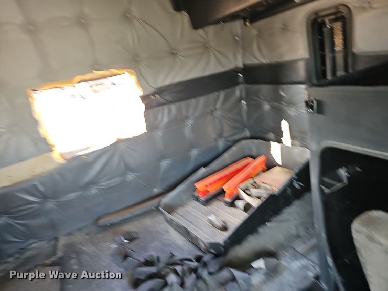 image for item EJ6036 1994 White GMC Integral Sleeper  semi truck