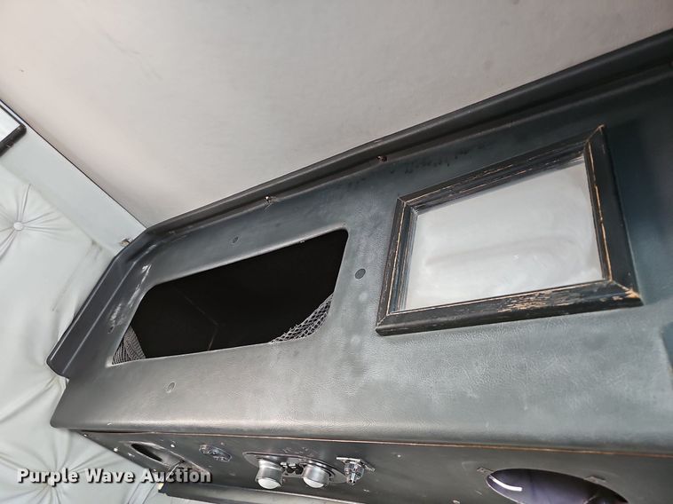 image for item EJ6036 1994 White GMC Integral Sleeper  semi truck