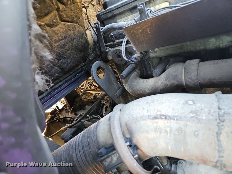 image for item EJ6036 1994 White GMC Integral Sleeper  semi truck