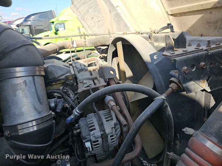 image for item EJ6036 1994 White GMC Integral Sleeper  semi truck