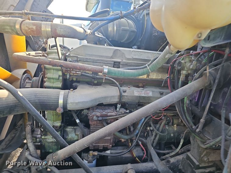 image for item EJ6036 1994 White GMC Integral Sleeper  semi truck