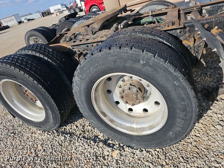 image for item EJ6036 1994 White GMC Integral Sleeper  semi truck