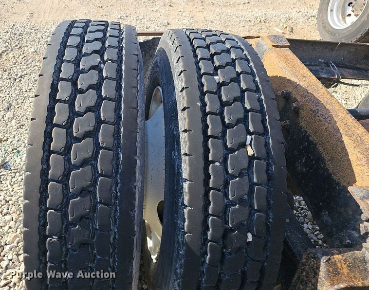 image for item EJ6036 1994 White GMC Integral Sleeper  semi truck