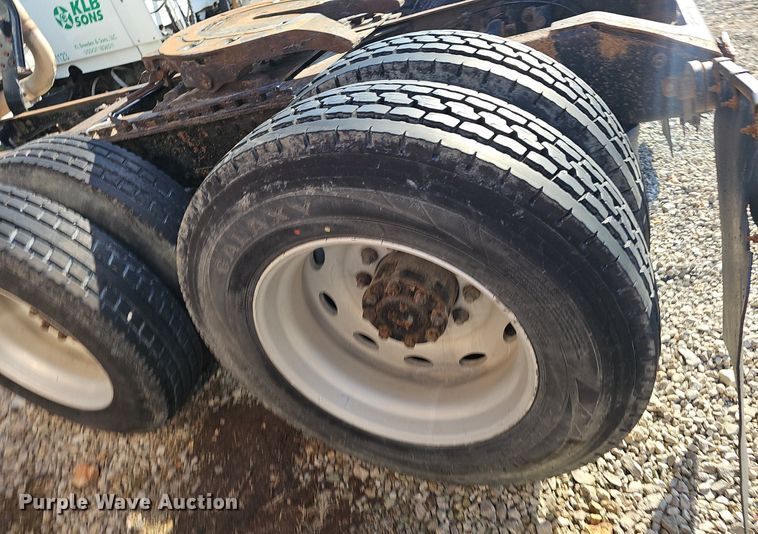 image for item EJ6036 1994 White GMC Integral Sleeper  semi truck