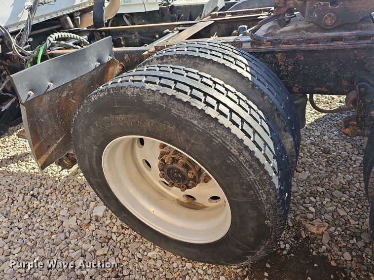 image for item EJ6036 1994 White GMC Integral Sleeper  semi truck