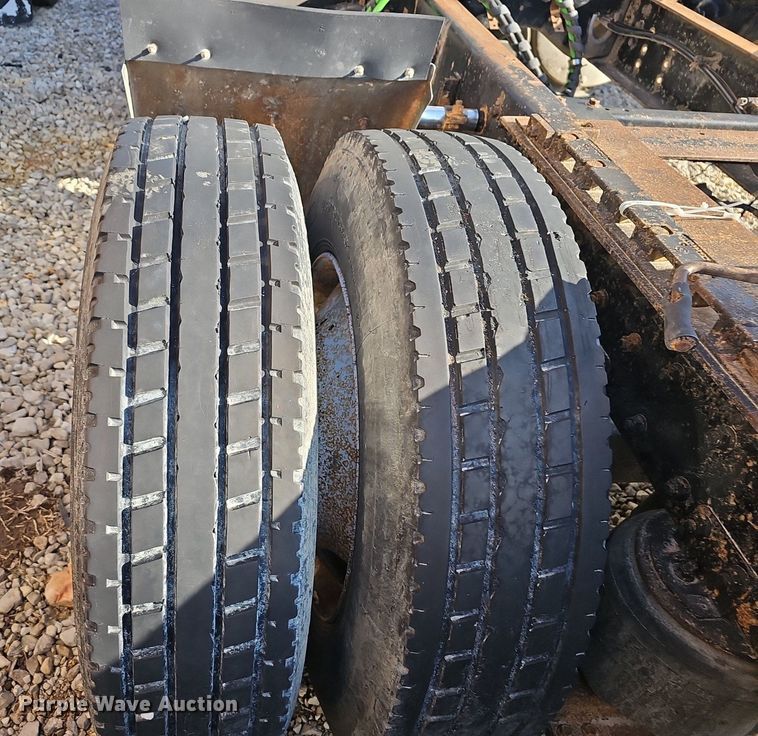 image for item EJ6036 1994 White GMC Integral Sleeper  semi truck