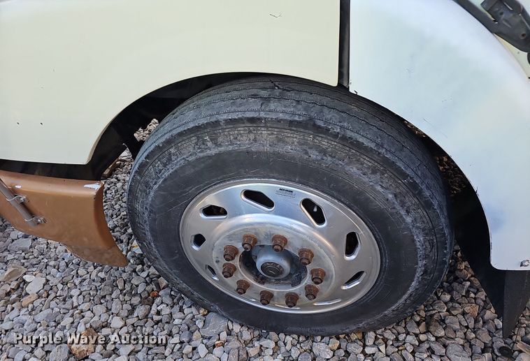 image for item EJ6036 1994 White GMC Integral Sleeper  semi truck