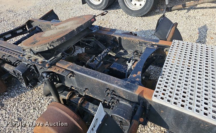 image for item EJ6038 2005 Volvo VN semi truck