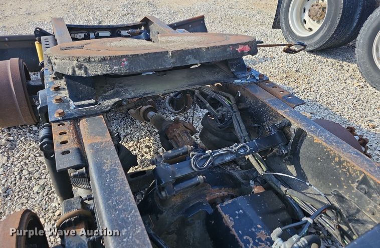 image for item EJ6038 2005 Volvo VN semi truck