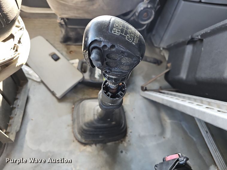 image for item EJ6038 2005 Volvo VN semi truck