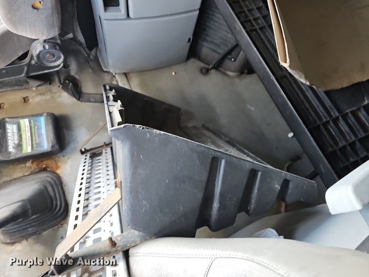 image for item EJ6038 2005 Volvo VN semi truck