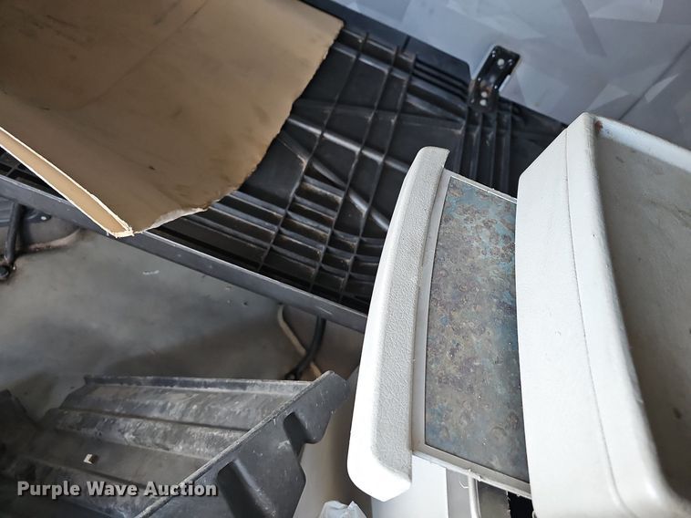 image for item EJ6038 2005 Volvo VN semi truck