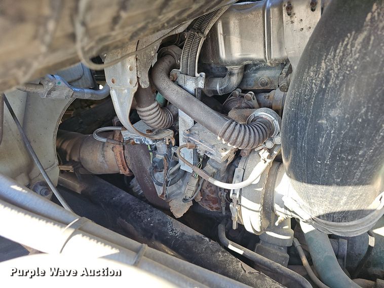 image for item EJ6038 2005 Volvo VN semi truck