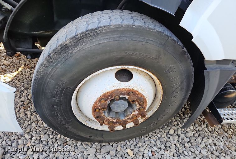 image for item EJ6038 2005 Volvo VN semi truck