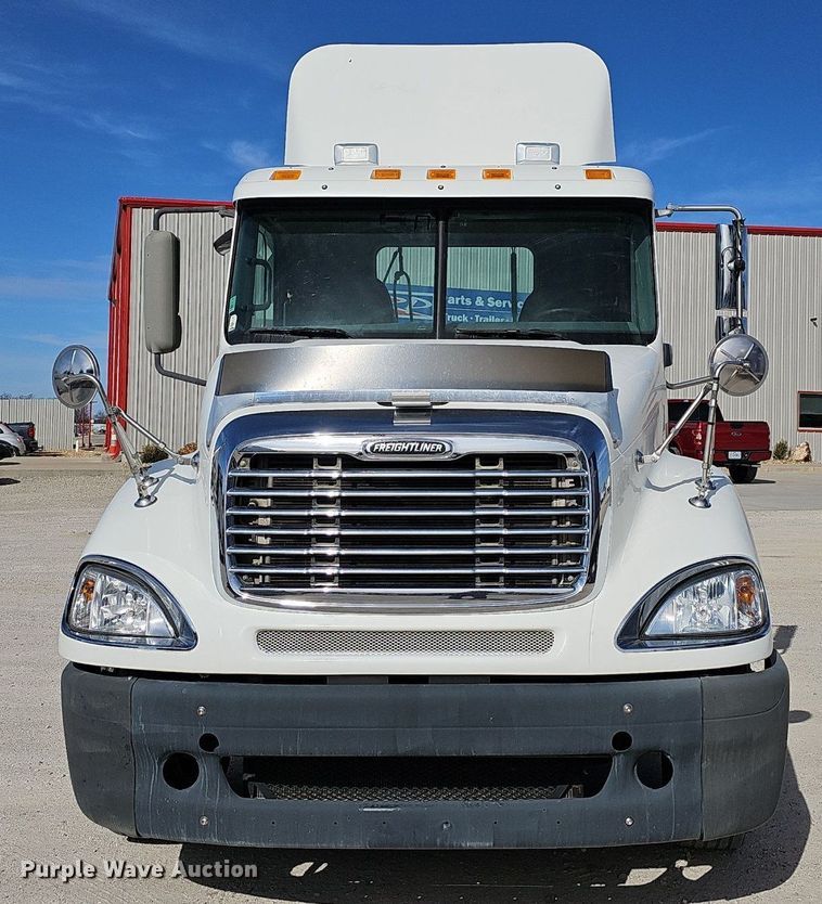 image for item EJ6039 2009 Freightliner  Columbia  semi truck