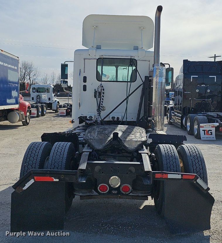 image for item EJ6039 2009 Freightliner  Columbia  semi truck