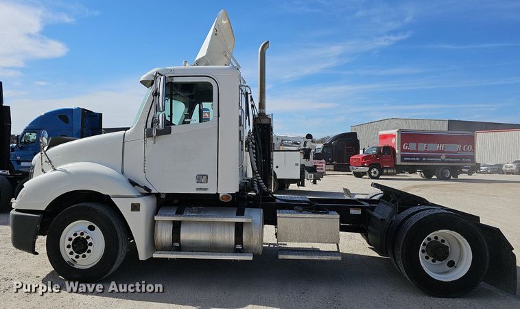 image for item EJ6039 2009 Freightliner  Columbia  semi truck