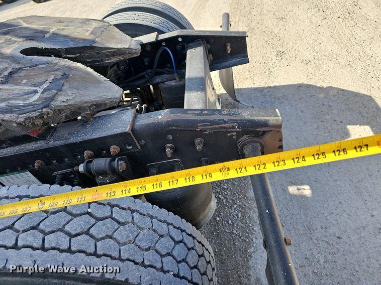 image for item EJ6039 2009 Freightliner  Columbia  semi truck