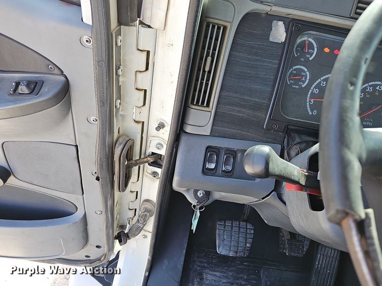 image for item EJ6039 2009 Freightliner  Columbia  semi truck