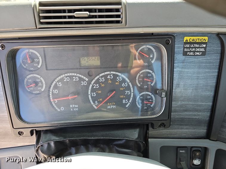 image for item EJ6039 2009 Freightliner  Columbia  semi truck