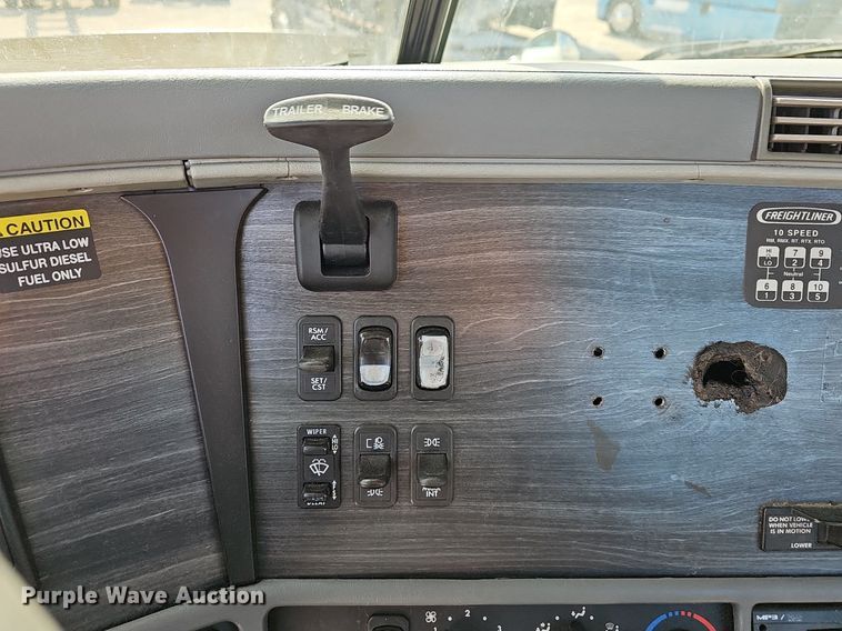 image for item EJ6039 2009 Freightliner  Columbia  semi truck