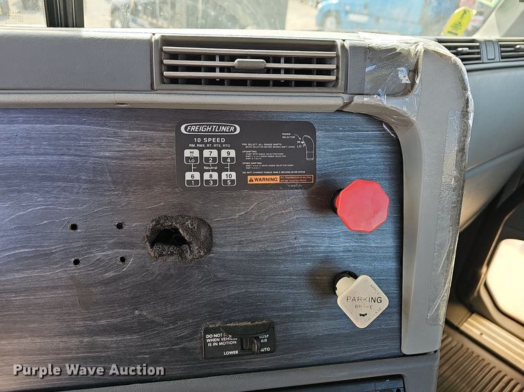 image for item EJ6039 2009 Freightliner  Columbia  semi truck