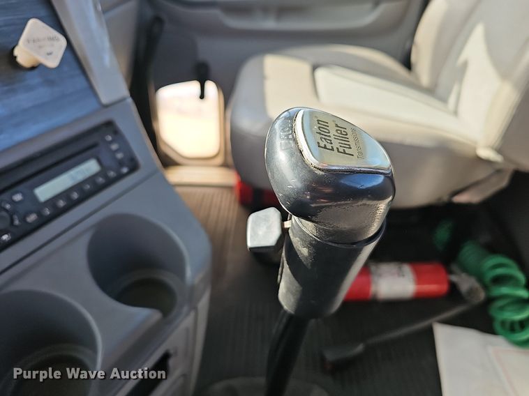 image for item EJ6039 2009 Freightliner  Columbia  semi truck