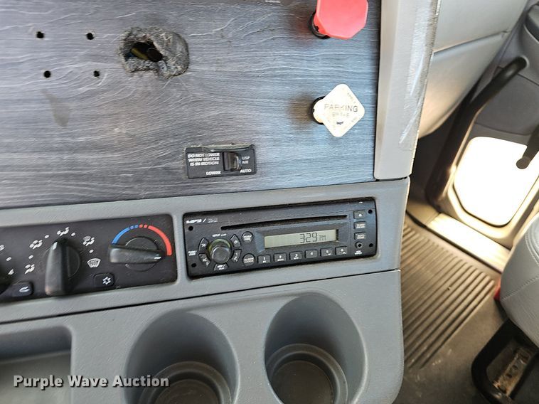 image for item EJ6039 2009 Freightliner  Columbia  semi truck