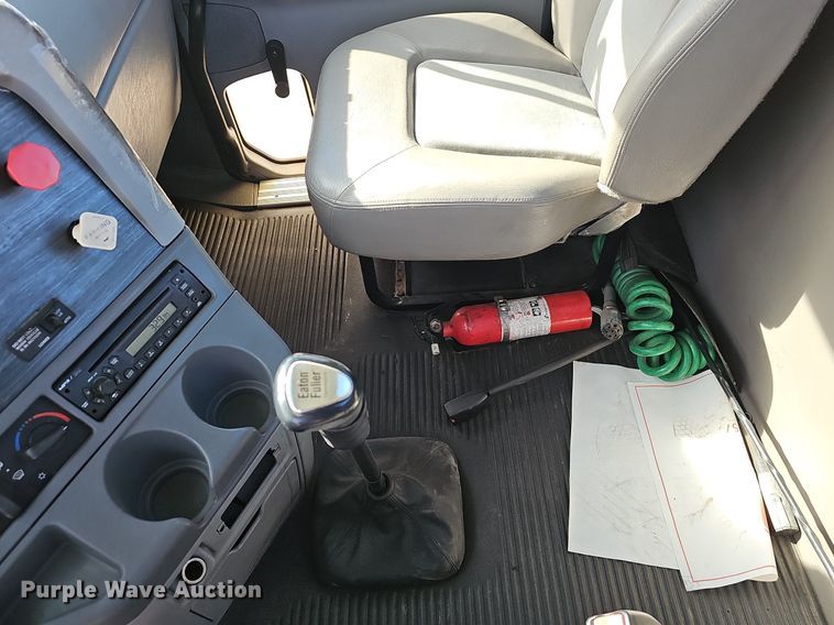 image for item EJ6039 2009 Freightliner  Columbia  semi truck