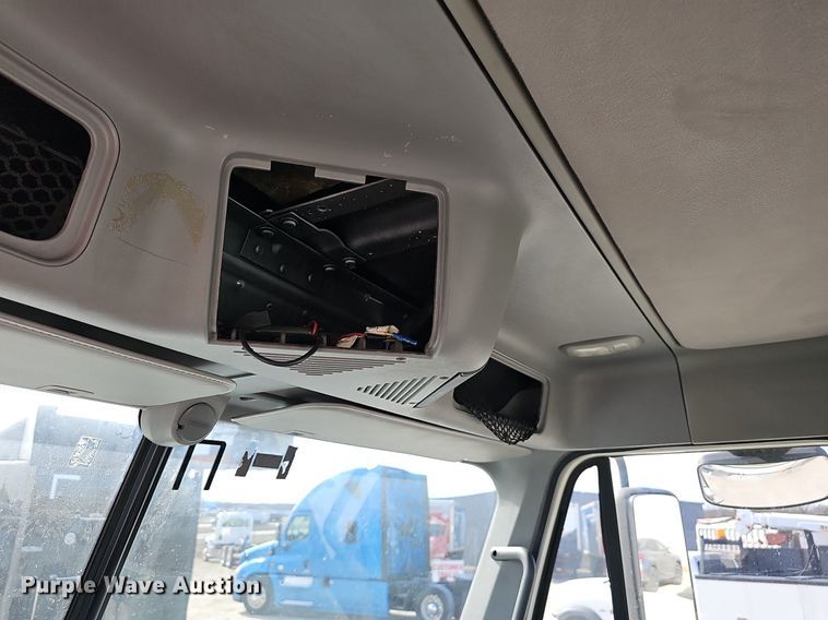 image for item EJ6039 2009 Freightliner  Columbia  semi truck