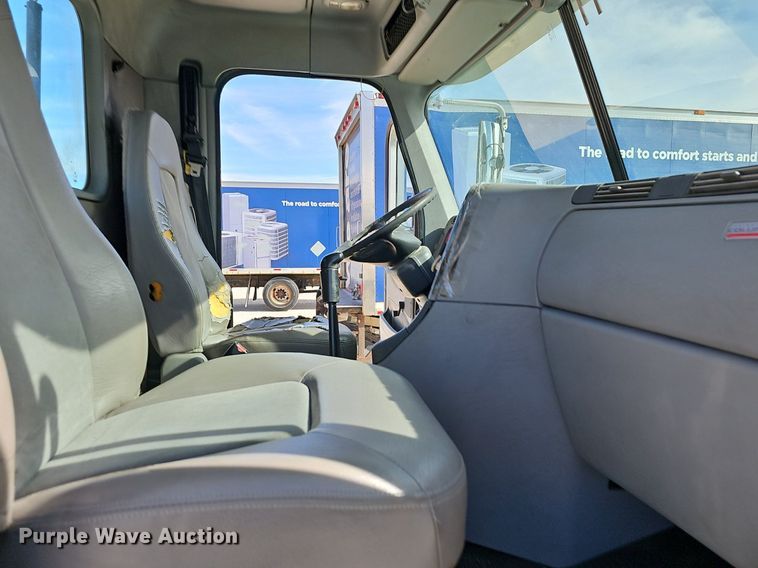 image for item EJ6039 2009 Freightliner  Columbia  semi truck